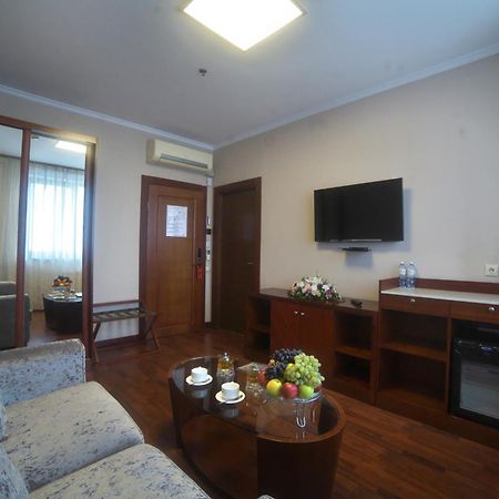 Grand Voyage Hotel Almati Kültér fotó