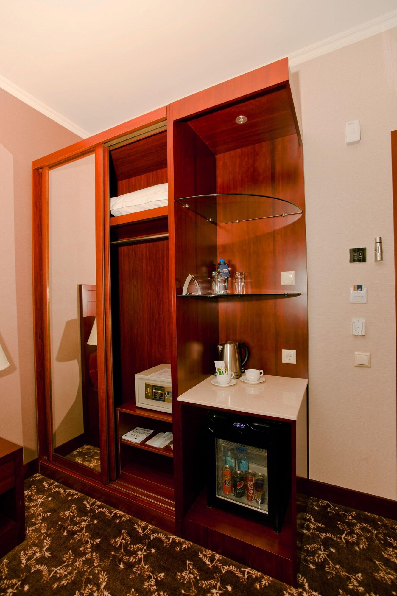 Grand Voyage Hotel Almati Kültér fotó