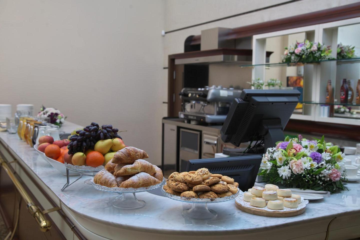 Grand Voyage Hotel Almati Kültér fotó