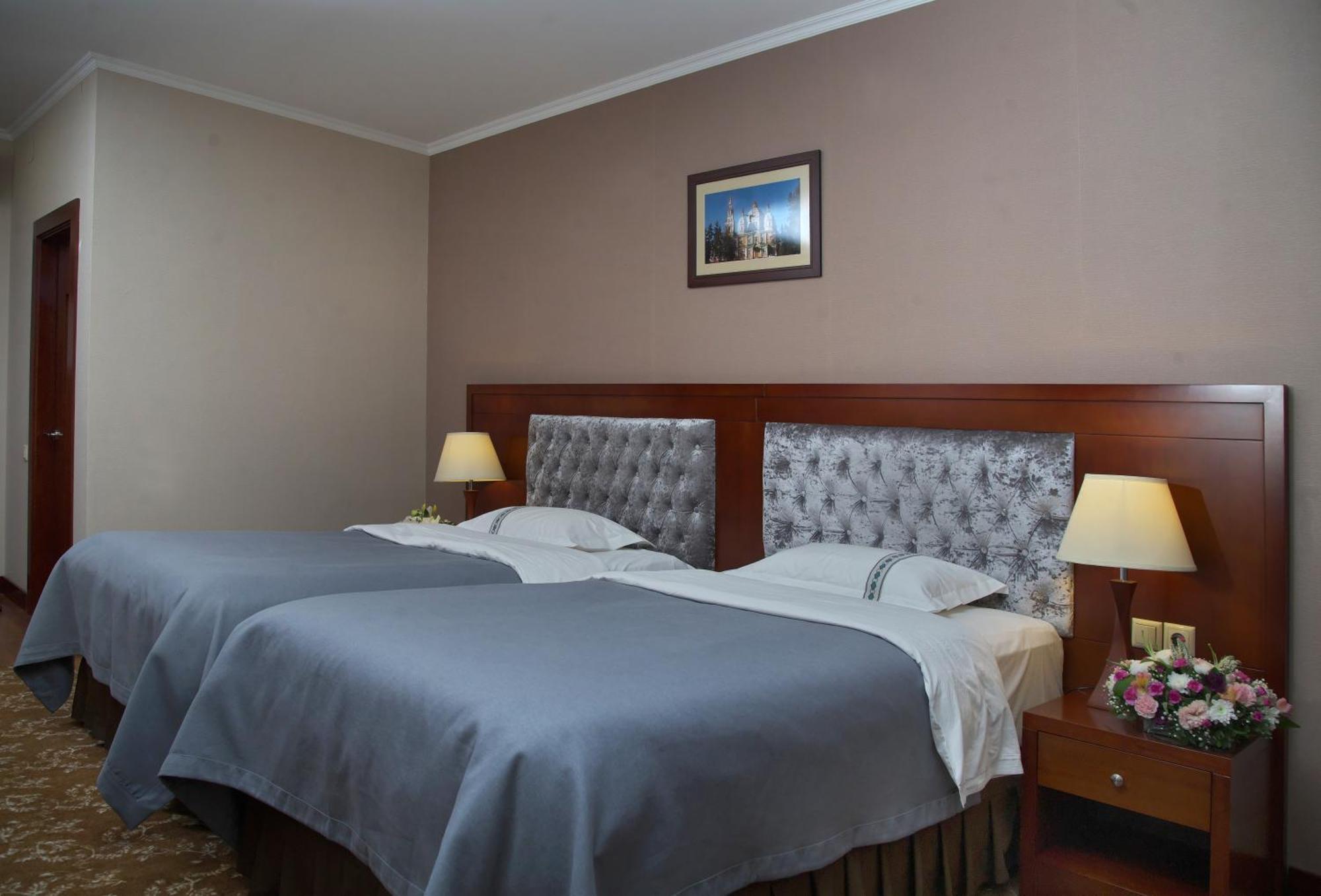 Grand Voyage Hotel Almati Kültér fotó