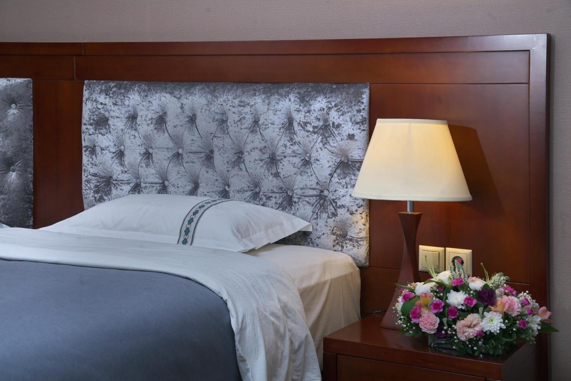 Grand Voyage Hotel Almati Kültér fotó