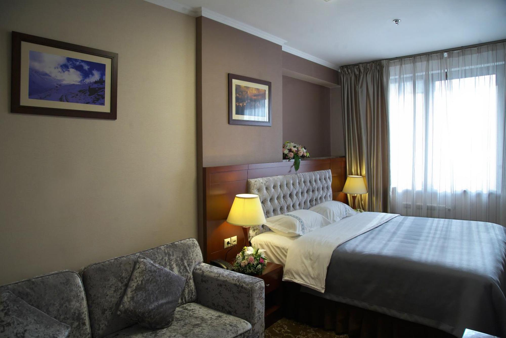 Grand Voyage Hotel Almati Kültér fotó