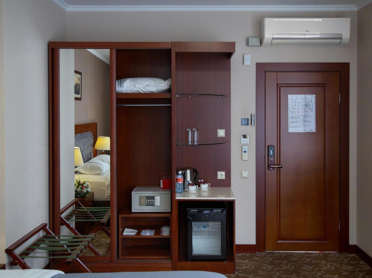 Grand Voyage Hotel Almati Kültér fotó